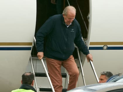Juan Carlos estará de visita por unos días por una regata, mientras analiza su posible regreso definitivo 