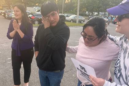 Juan Carlos Gómez López, su madre y sus familiares se reunieron con manifestantes que reclamaban su liberación