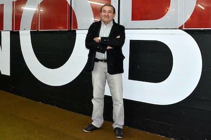 Juan Carlos Montes, el DT que se destacó en Newell´s y entró en la historia al hacer debutar a Maradona en primera