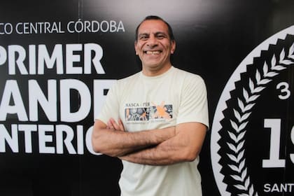 Juan Carlos Roldán, ex compañero de Pochettino en Newell's, contó que el defensor le regaló aquella camiseta. (@radio2rosario)