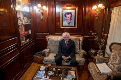 Juan Carlos se lamenta de haber sido "inocente" para tratar con los políticos de turno. "Tendría que haber sido mucho más duro, habría conseguido muchas más cosas", dice