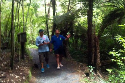 Juan Carlos y su mujer decidieron cambiar el destino de su vida por sus hijos.