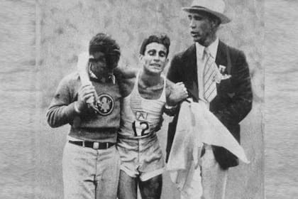 Juan Carlos Zabala, agotado, tras ganar la maratón de Los Angeles en 1932