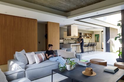 Juan Carosi se encargó de la arquitectura, mientras que César, que en ese momento cursaba una maestría en interiorismo, se encargo del diseño de los interiores.