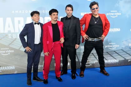 Juan Cruz Romero, Nicolás Goldschmidt, Nazareno Casero y Juan Palomino, los cuatro actores que personifican al astro del fútbol