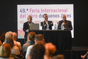 Juan Cruz Ruiz, Raúl Tola y Jorge Fernández Díaz rindieron homenaje a Vargas Llosa