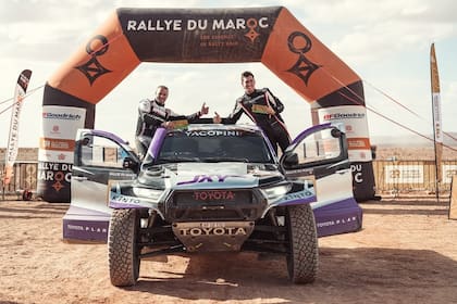 Juan Cruz Yacopini (der.) estaba preparándose para afrontar otro Rally Dakar, con el equipo Toyota