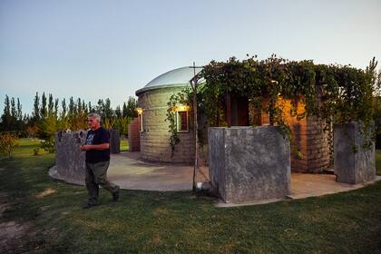 Juan Diápolo creó un espacio ecuménico en su bodega