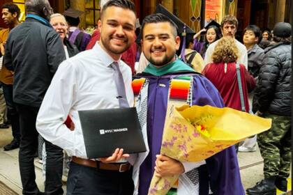 Juan Diego celebró la finalización de su Maestría en la Universidad de Nueva York