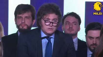 Juan Dubois y Agustín Romo, detrás de Milei