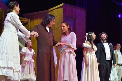 Juan Durán, Sabrina Artaza, Déborah Turza y Juan Bautista Carreras, en la última versión, en el teatro Ópera