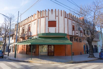 Juan Eliseo aprendió el oficio de su padre. Este le enseñaba la importancia de la buena materia prima, la paciencia para esperar los tiempos de leudado