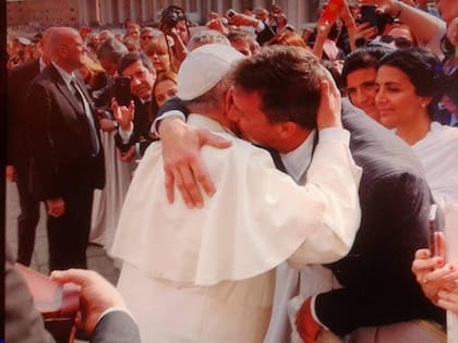 Juan Fernández Xifra fue a visitar a su tío abuelo Jorge Bergoglio al Vaticano