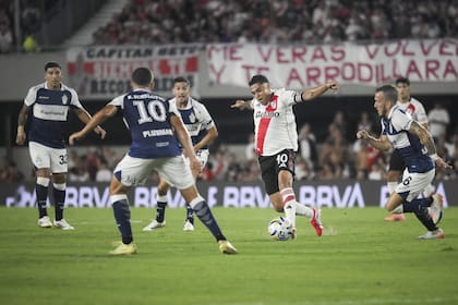 Juan Fernando Quintero, autor de dos goles frente a Gimnasia en la segunda fecha del Torneo Apertura, puja por un lugar entre los titulares
