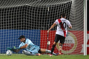 El River alternativo es superior, pero no puede con Carabobo, que juega con 10: le atajaron un penal a Quintero