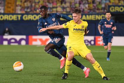 Juan Foyth le cometió un penal a Pepe, bien anulado por el VAR, porque el delantero, previamente, había tocado la pelota con el brazo
