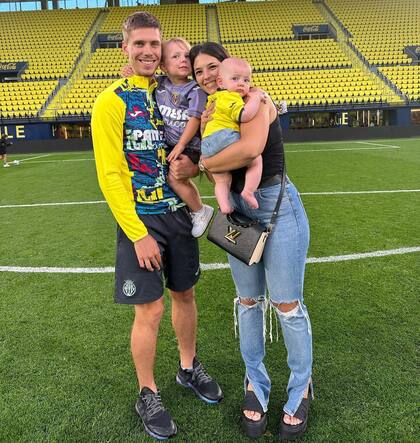 Juan Foyth tampoco estará en la Copa América 2024 y aprovechará para pasar tiempo con su esposa Ariana Alonso y sus hijos Noah y Kai