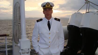 Juan Gabriel Viana se bajó del submarino en Ushuaia