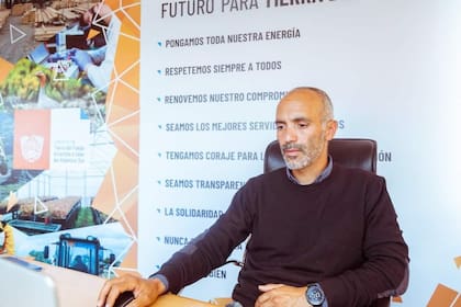 Juan García: "Hay oportunidades para una diversificación relacionada basada en las plantas de electrónica. En la industria autopartista o en la industria de equipamiento médico hay capacidades en Tierra del Fuego que no están disponibles en otras provincias de la Argentina y que podrían complementarse de manera virtuosa con cadenas de valor que tienen presencia en el continente”
