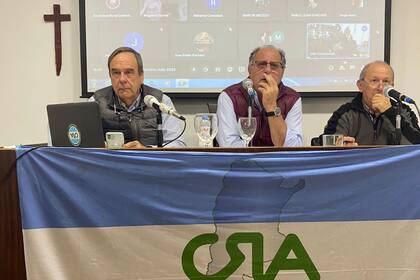Juan Goya, Jorge Chemes y Carlos Castagnani, durante una reunión en CRA