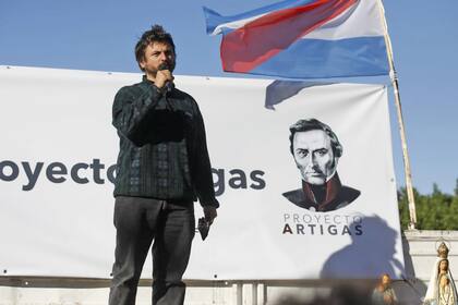 Juan Grabois encabezó ayer una protesta frente al predio de La Rural en Palermo