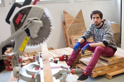 Juan Gugger prepara el deck que recorrerá todas las obras