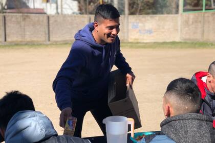 Juan hoy pone en juego su propia historia para evitar que otros jóvenes del barrio caigan en el delito