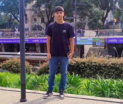 Juan Ignacio Fernández, estudiante Medicina de la UBA, vino desde Corrientes para dar exámenes y tendrá que quedarse un mes en la Capital por los cambios de fechas