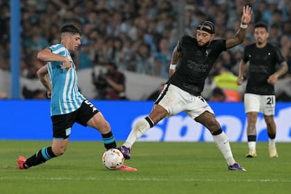 Juan Ignacio Nardoni ante Memphis Depay