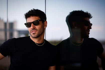 Juan Ingaramo viene de una familia de músicos, pero es el primero de su familia en dedicarse al pop