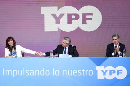 Juan José Aranguren habló de una "cartelización" liderada por YPF