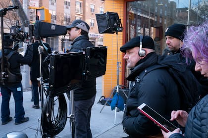 Juan José Campanella, atento, en el set de filmación 