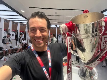 Juan José Sartori en los festejos de su equipo