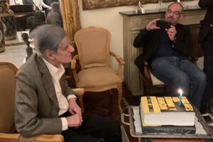 Juan José Sebreli cumplió 92 años el jueves pasado y su torta representó la tapa de su primer best seller