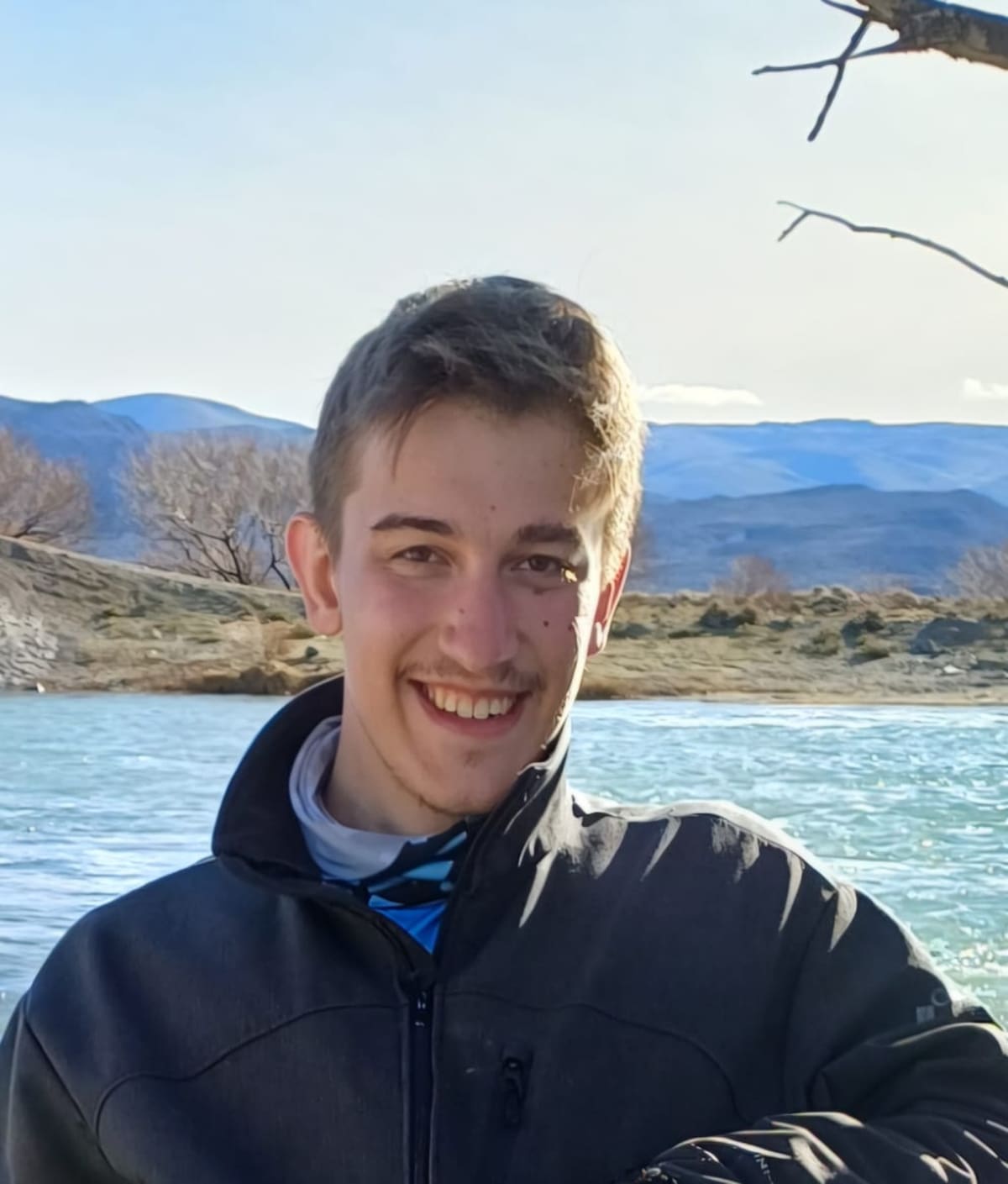 Eles procuram um homem de 21 anos que fugiu de casa de bicicleta