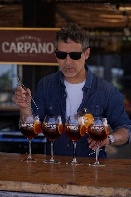Juan Luciani, Brand Ambassador de Vermouth Carpano, Punt E Mes & Antica Fórmula, en Distrito Carpano.