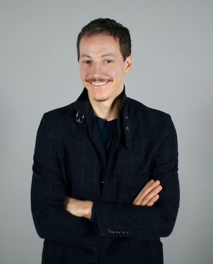 Juan Luppi lleva 33 años rodeado de cine, televisión, teatro y pintura