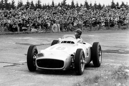 Juan Manuel Fangio, una de las estrellas que tuvo el deporte argentino nació el 24 de junio de 1911