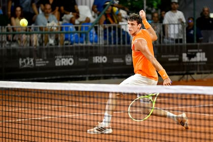 Juan Manuel Cerúndolo, especialista en canchas lentas: avanzó a la segunda ronda del Río Open