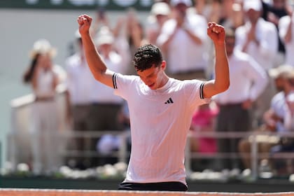 Juan Manuel Cerúndolo y un festejo medido contra Sinner (AP Photo/Thibault Camus)