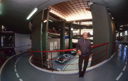 Juan Manuel Fangio en el museo que que abrió sus puertas en noviembre de 1986 en el edificio donde antiguamente había funcionado la Municipalidad de Balcarce.