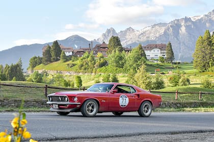 Juan Manuel Fangio II en un Ford Mustang del año 1969