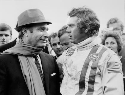 Juan Manuel Fangio, junto a Steve Mc Queen, durante el rodaje de Le Mans (1970).