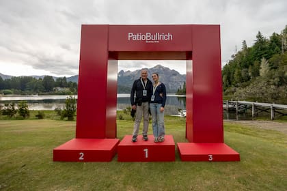 Juan Manuel Fangio (sobrino de Juan Manuel Fangio) y su nieta Justina Fangio corrieron en un Ford Mustang de 1969.
