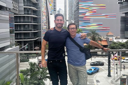 Juan Manuel, junto a su padre