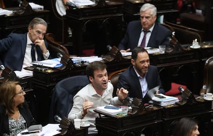 Juan Manuel López durante la sesión por la "Ley Ómnibus" en Diputados