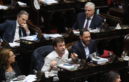 Juan Manuel López durante la sesión por la "Ley Ómnibus" en Diputados