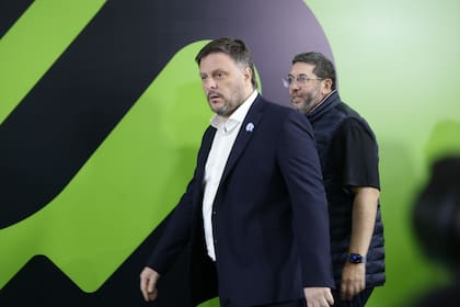Juan Manuel Olmos, con Santoro, cuando se había consumado la derrota