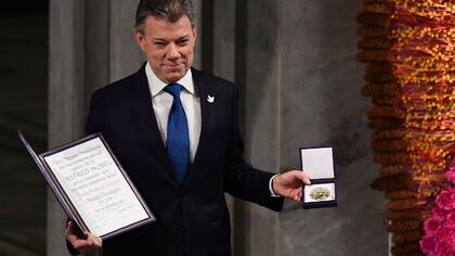 Juan Manuel Santos recibió hoy el diploma y la medalla de Nobel de la Paz