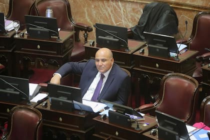 Juan Manzur, ahora senador, fue el ministro que firmó las resoluciones que ahora se derogaron